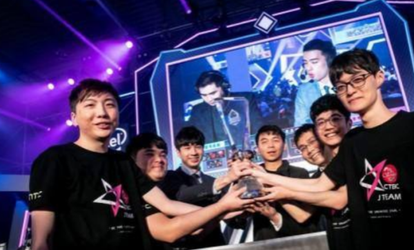 LEC VIT下路选手Carzzy下赛季或将回老东家MAD