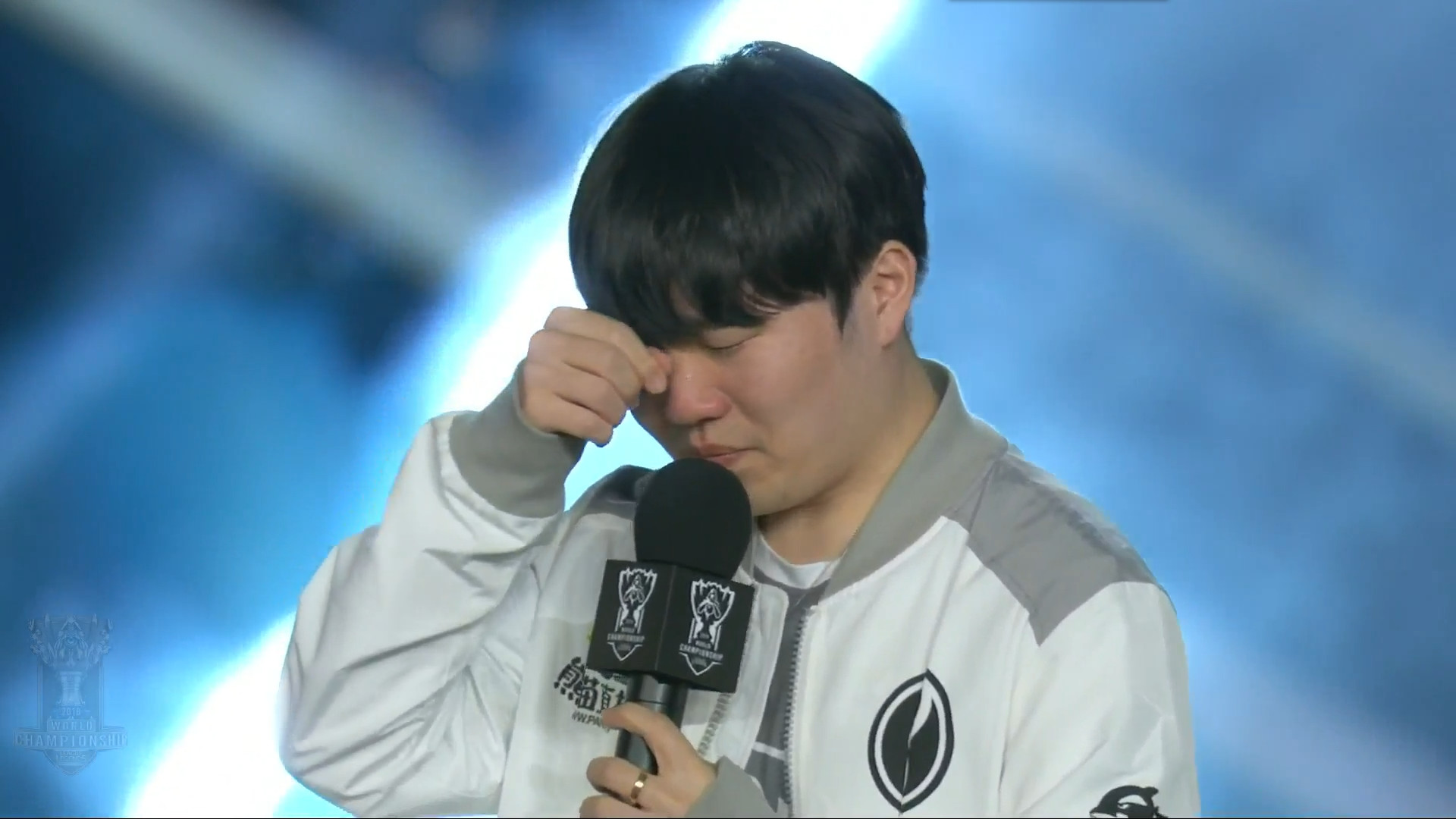 torzsi与 Mouz 签署了多年合同;