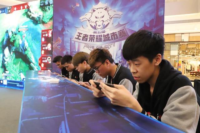 Snax ：目前没有回归的计划，收到了来自二线队伍的三份邀请