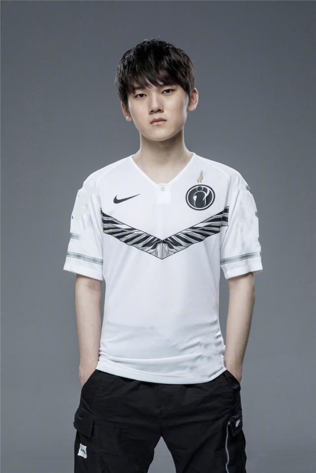 扎金花实战：如何在家庭聚会局和专业对赌局之间切换策略？（扎金花实战：家庭娱乐局与专业对赌局的策略切换指南）