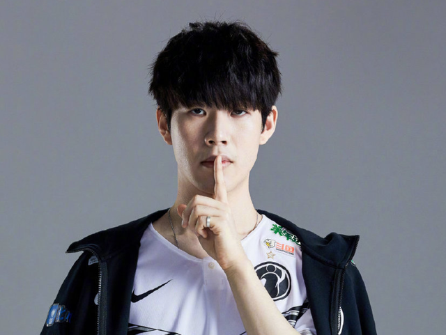 德扑翻前：边缘牌在不同位置的价值变化。（德州扑克翻前：不同位置对边缘牌价值的影响）